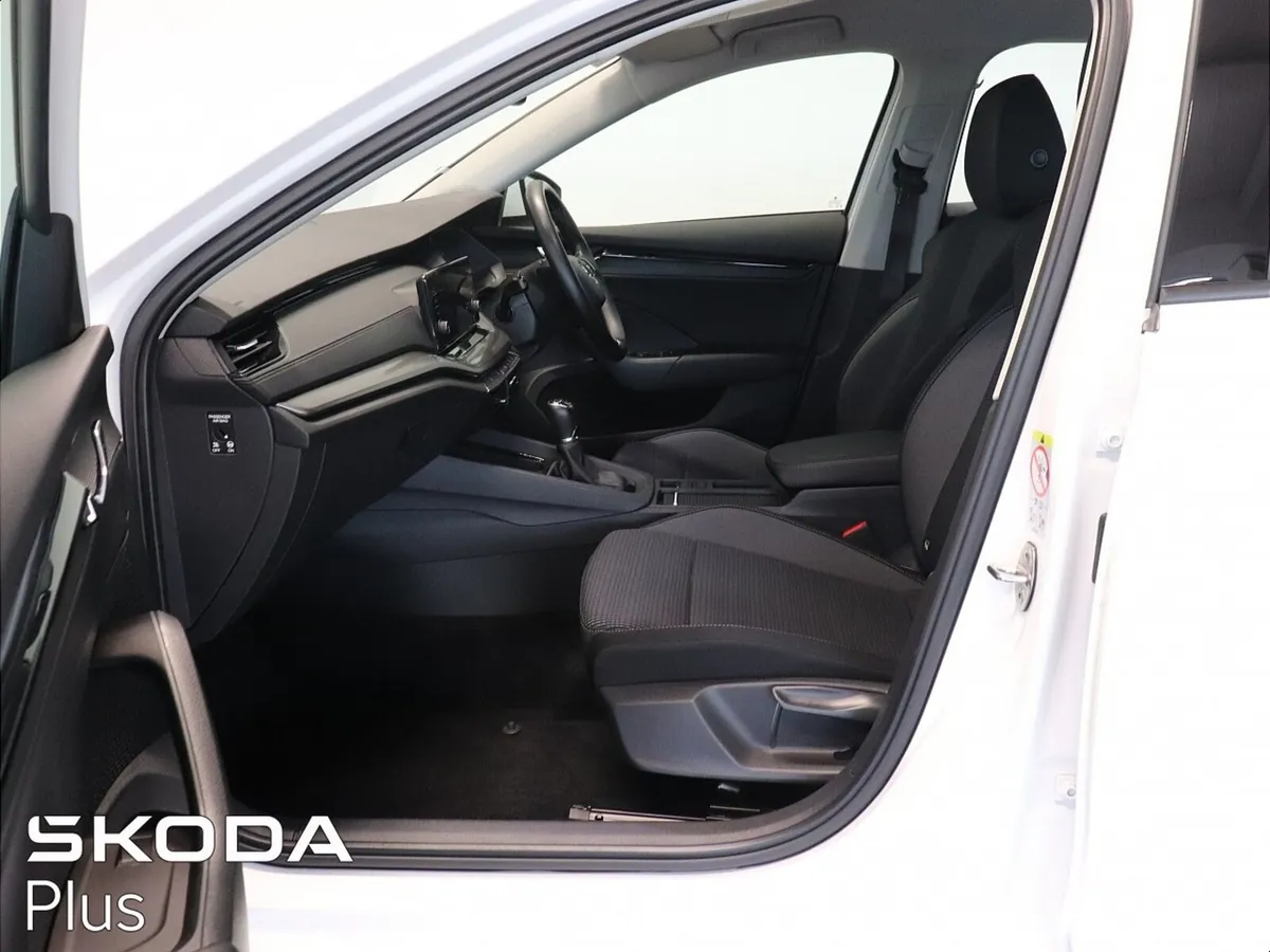 Skoda Octavia Saloon, Diesel, 2023, White