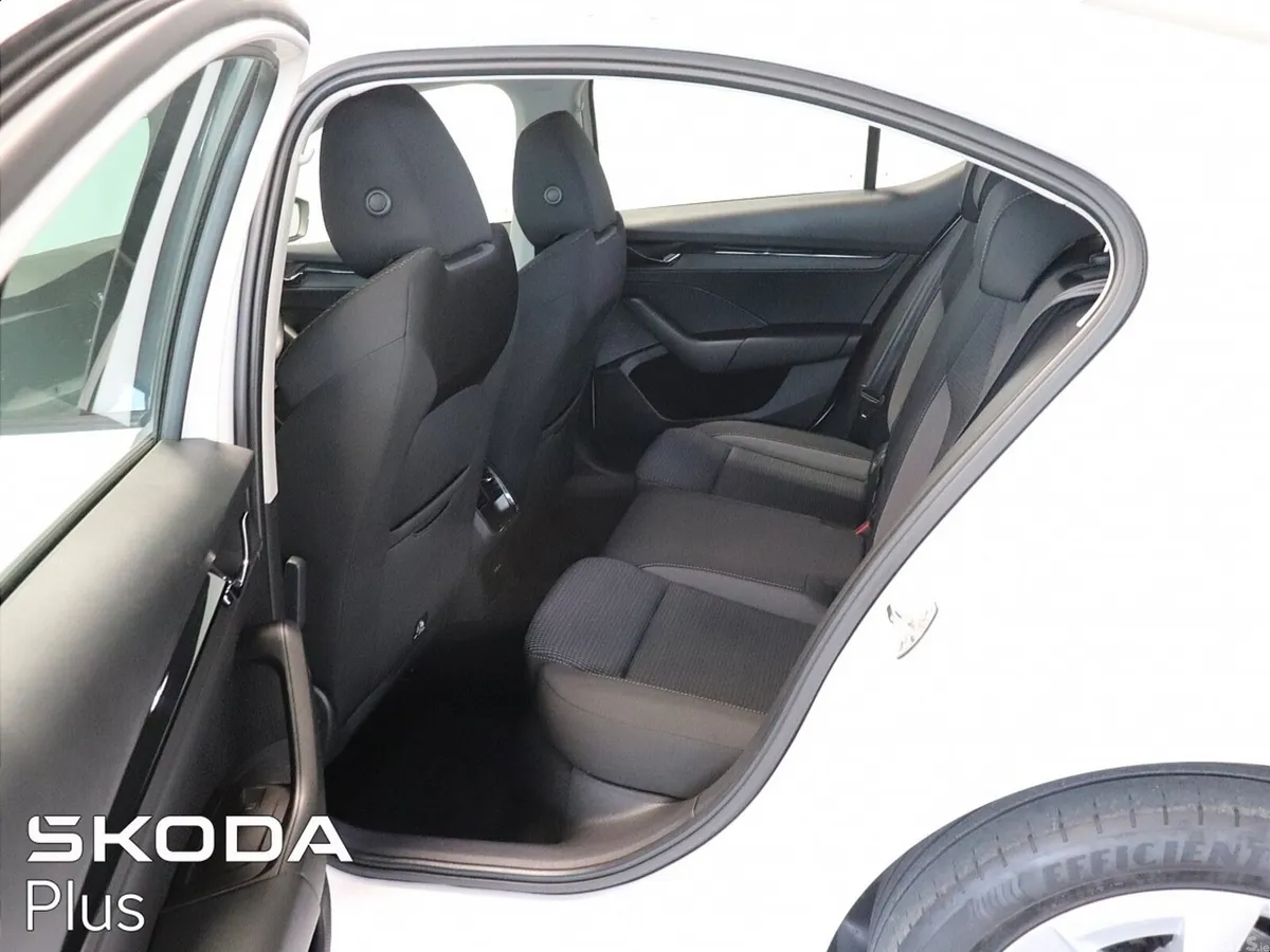 Skoda Octavia Saloon, Diesel, 2023, White