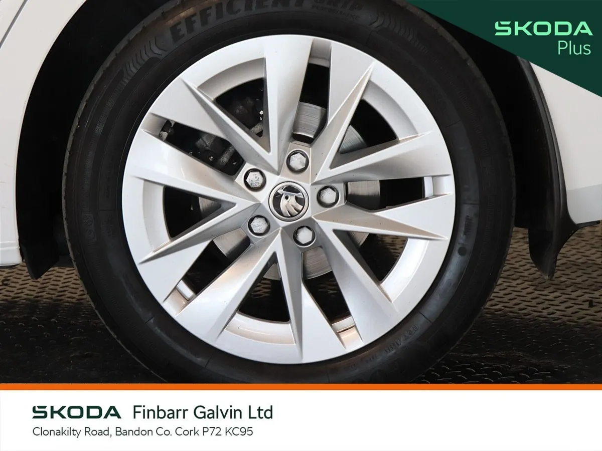 Skoda Octavia Saloon, Diesel, 2023, White
