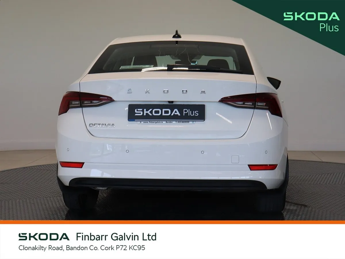 Skoda Octavia Saloon, Diesel, 2023, White