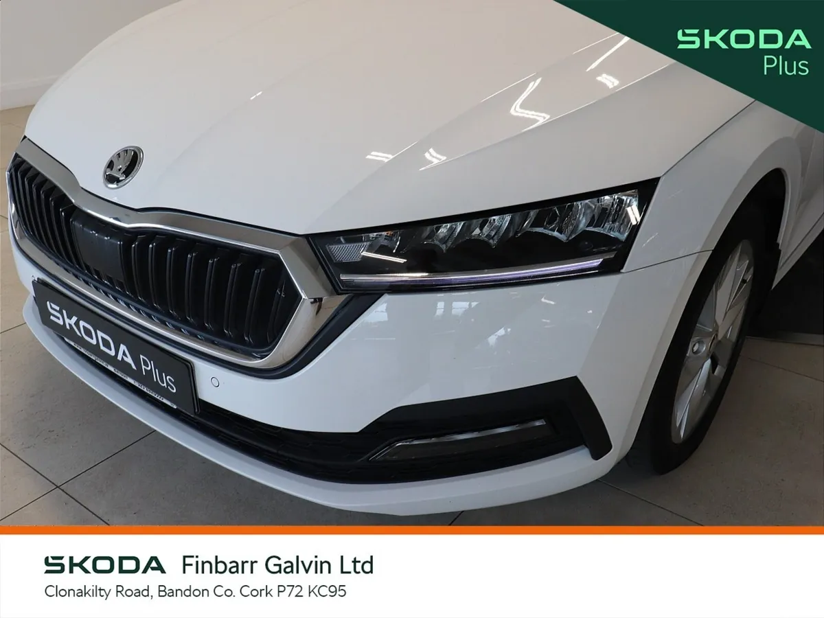 Skoda Octavia Saloon, Diesel, 2023, White