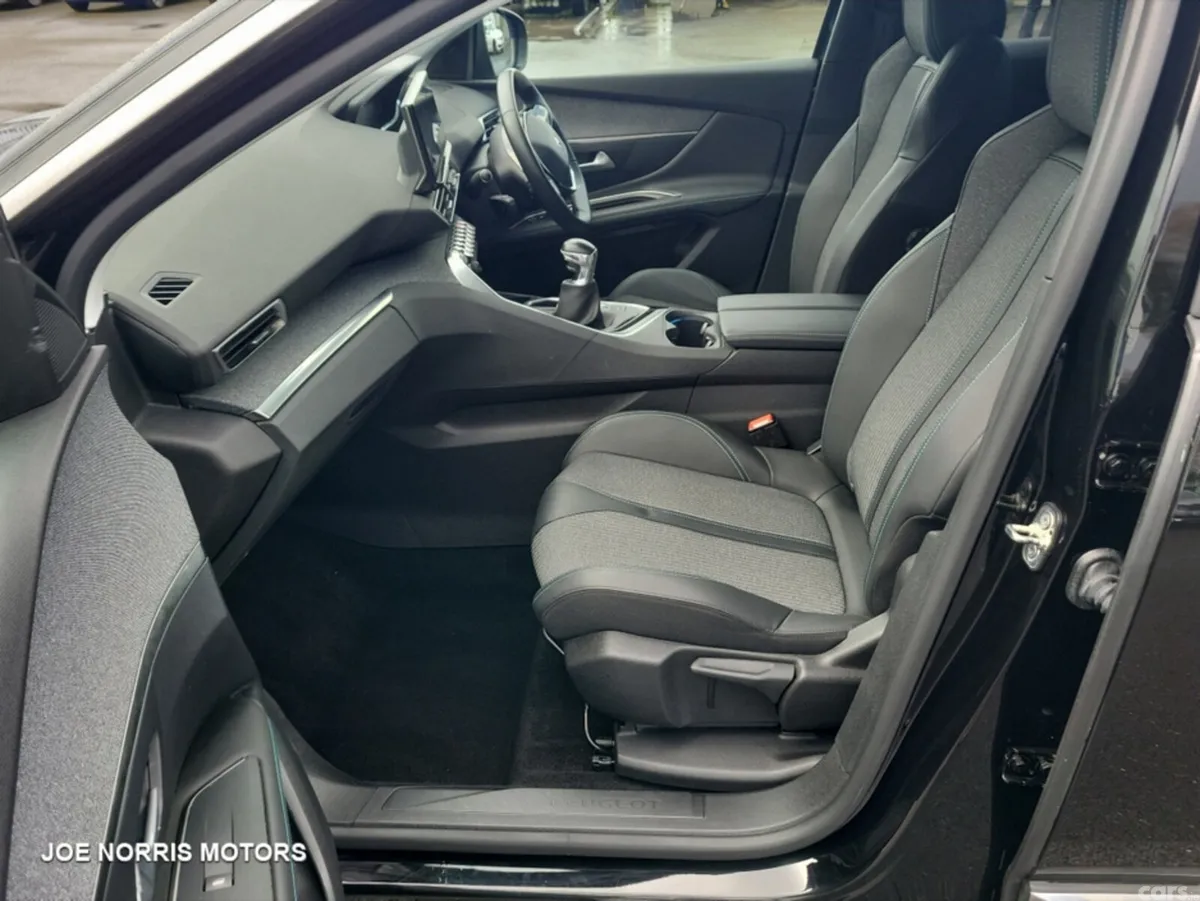 Peugeot 3008 MPV, Diesel, 2021, Black
