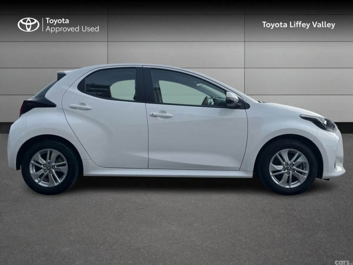 Toyota Yaris Hatchback, Petrol Hybrid, 2023, White