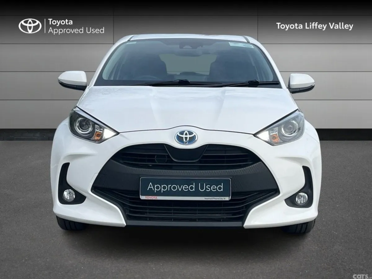 Toyota Yaris Hatchback, Petrol Hybrid, 2023, White