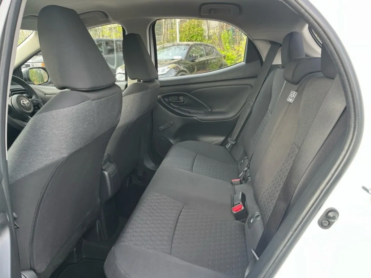 Toyota Yaris Hatchback, Petrol Hybrid, 2023, White