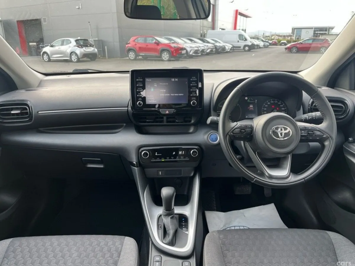 Toyota Yaris Hatchback, Petrol Hybrid, 2023, White