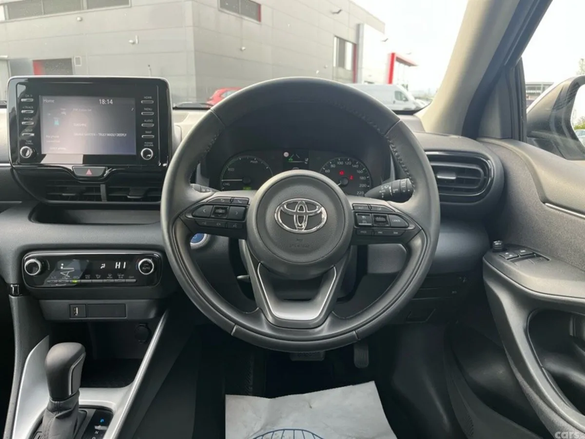 Toyota Yaris Hatchback, Petrol Hybrid, 2023, White