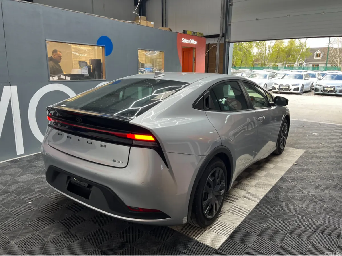 Toyota Prius Saloon, Petrol Hybrid, 2025, Silver