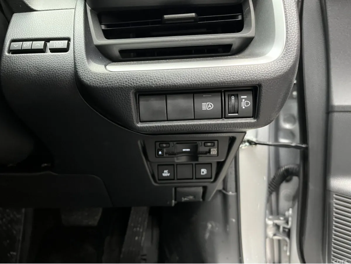 Toyota Prius Saloon, Petrol Hybrid, 2025, Silver