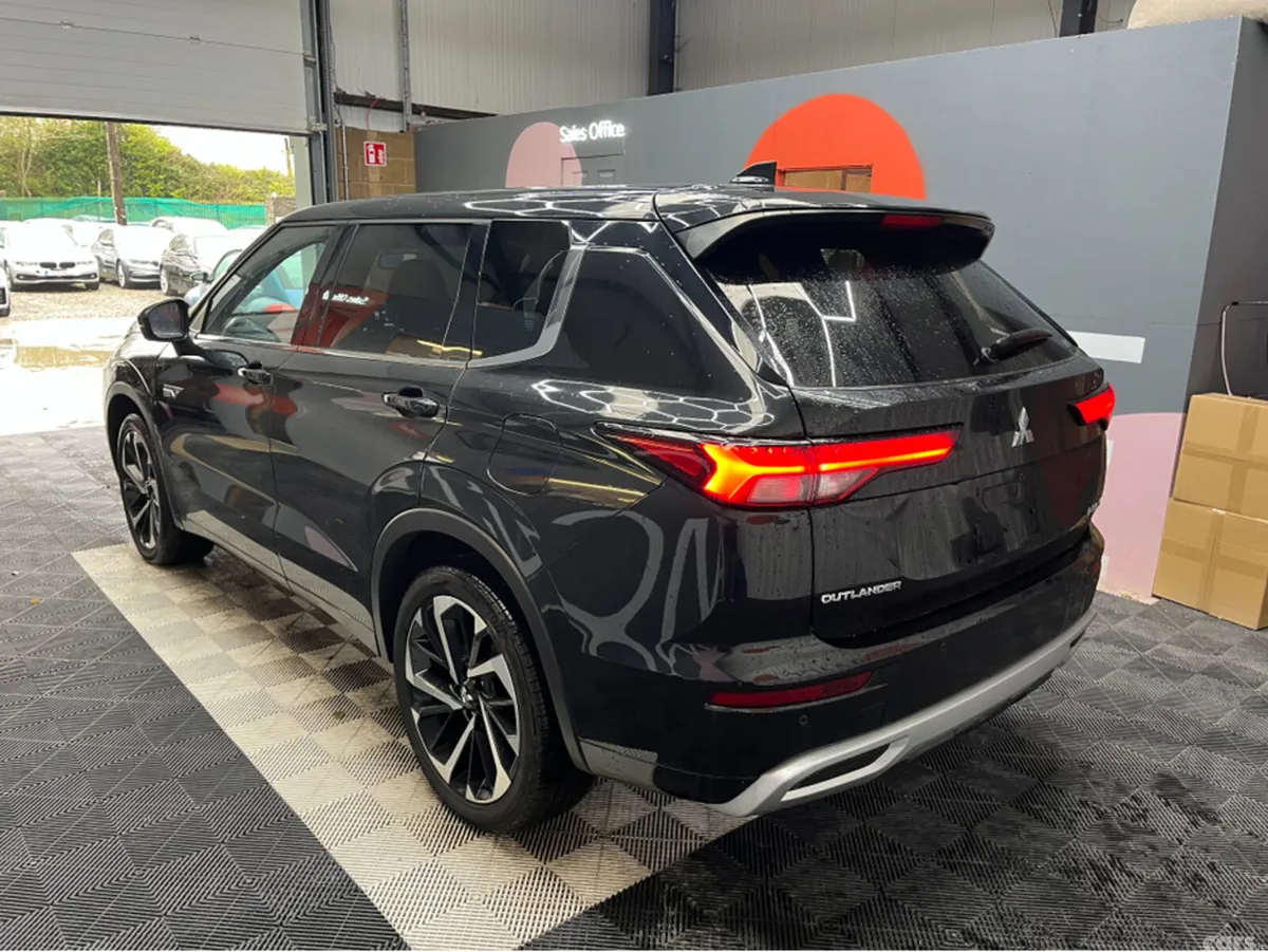 Mitsubishi Outlander SUV, Petrol Plug-in Hybrid, 2024, Black
