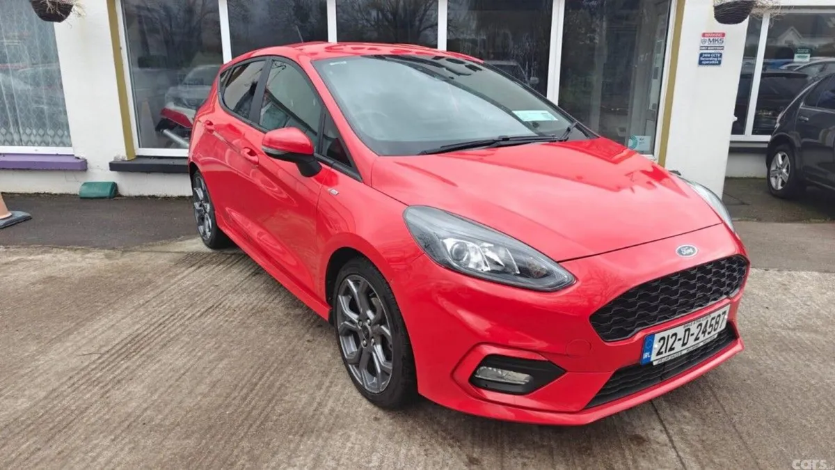 Ford Fiesta Hatchback, Petrol, 2021, Red