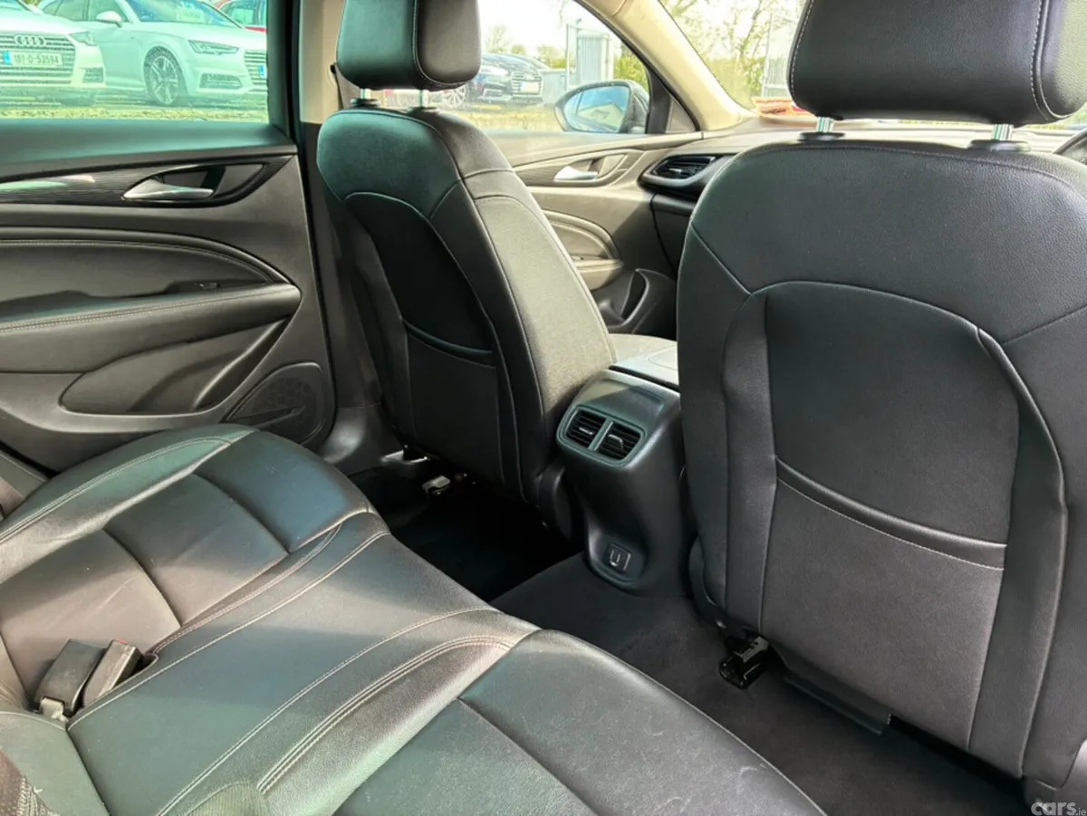 Opel Insignia Hatchback, Diesel, 2018, Black