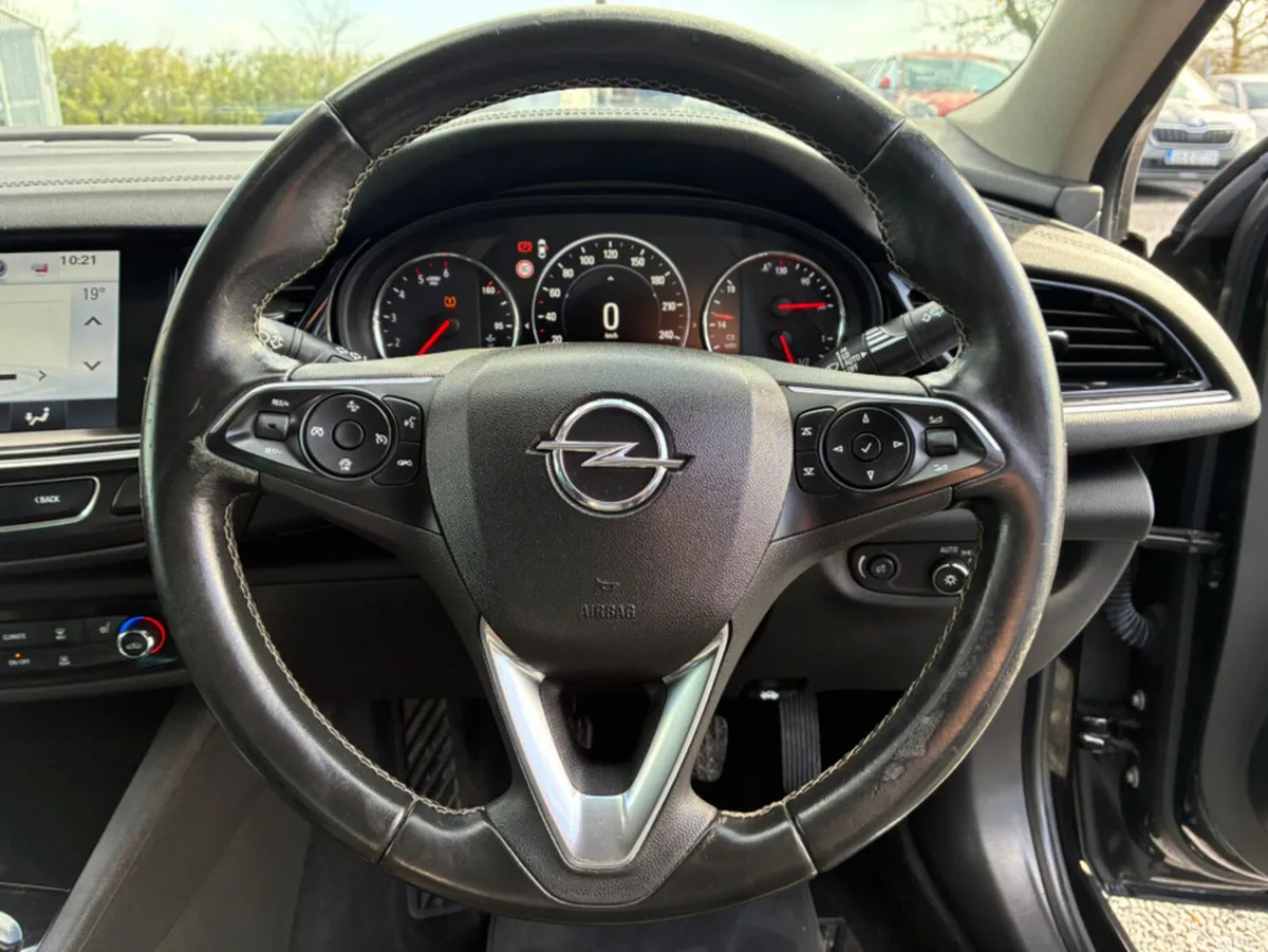 Opel Insignia Hatchback, Diesel, 2018, Black