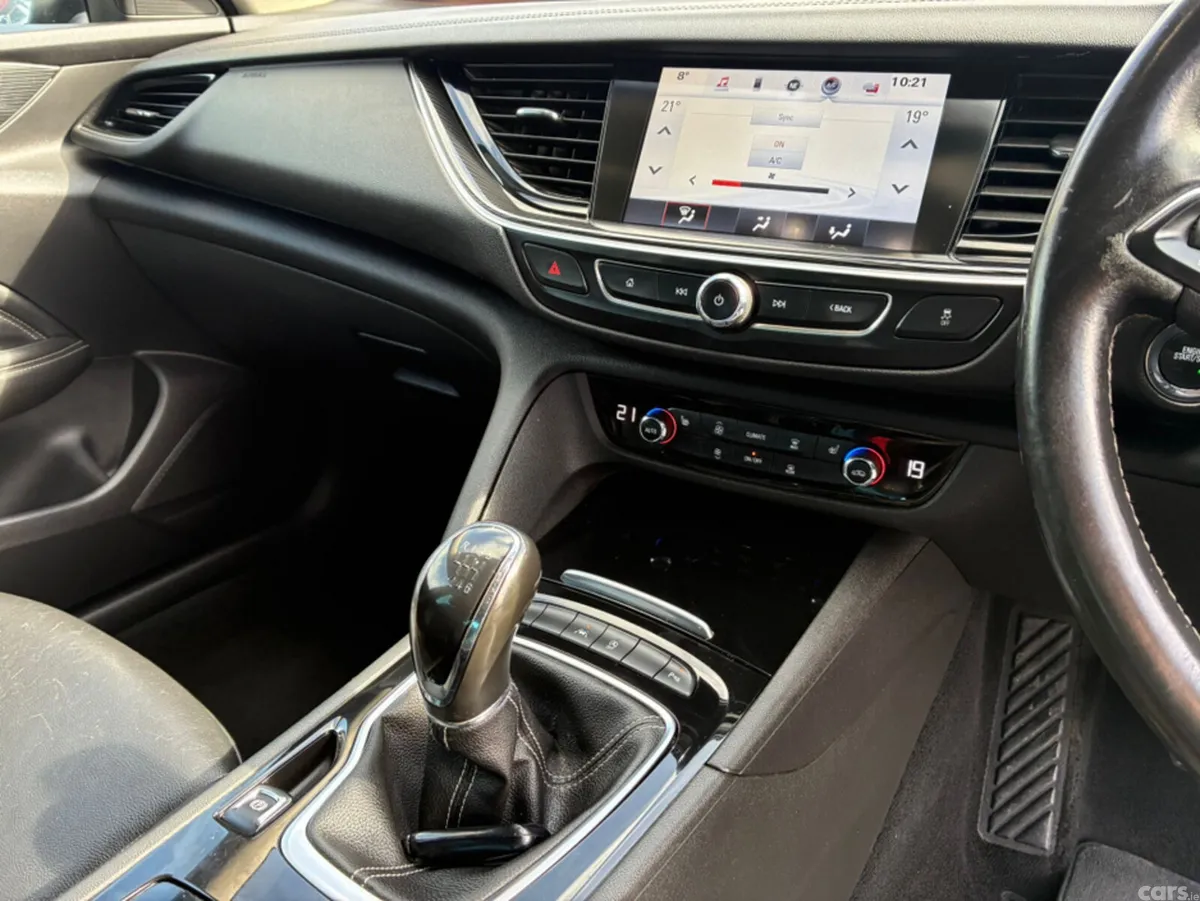 Opel Insignia Hatchback, Diesel, 2018, Black