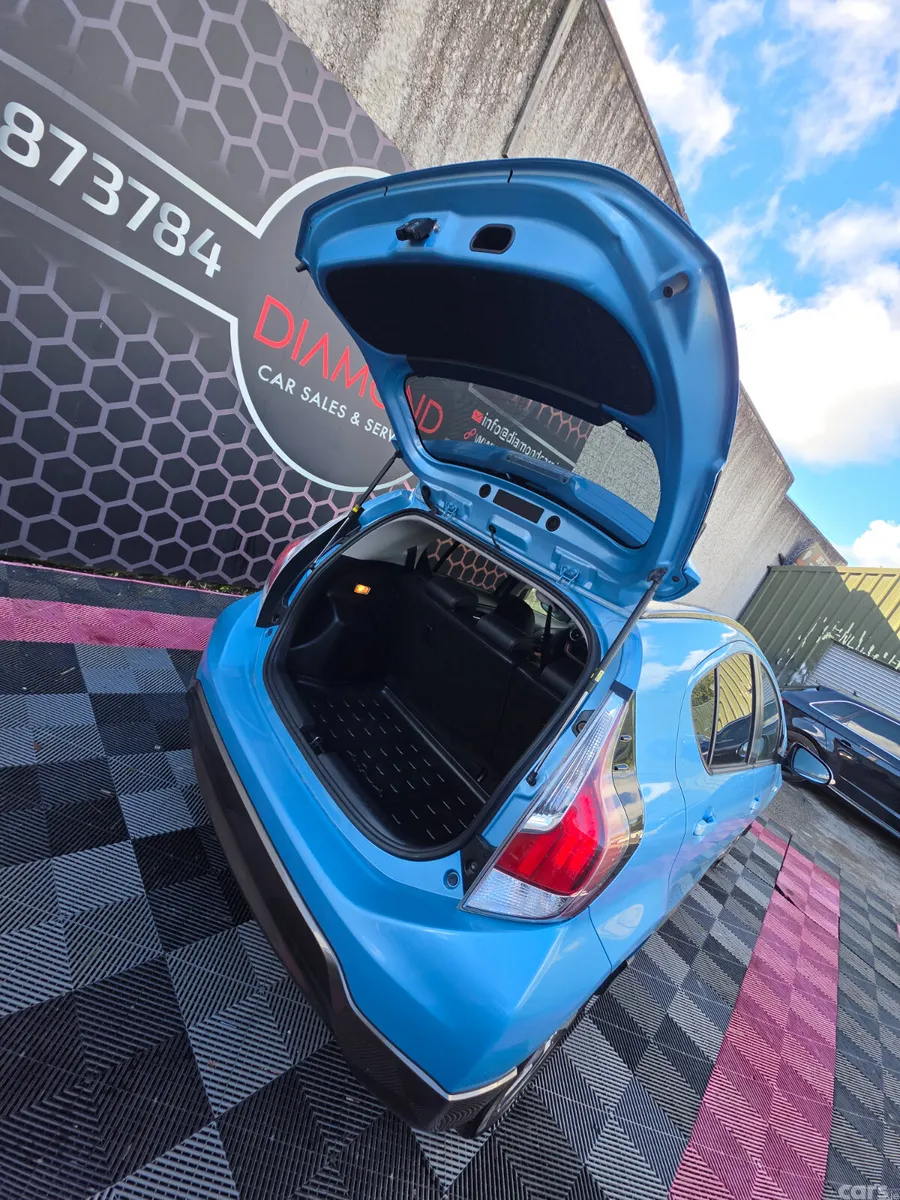 Toyota Aqua Hatchback, Petrol Hybrid, 2015, Blue