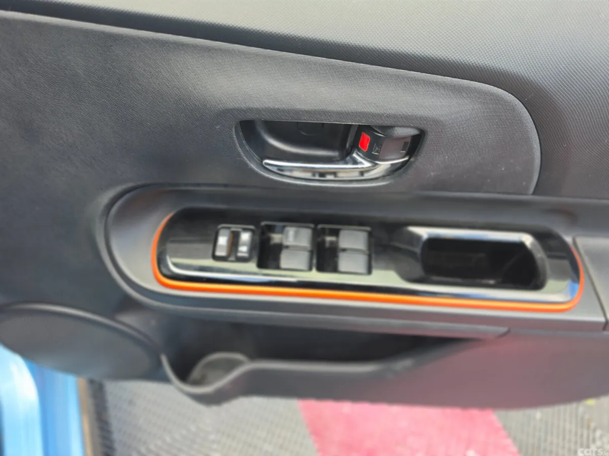Toyota Aqua Hatchback, Petrol Hybrid, 2015, Blue