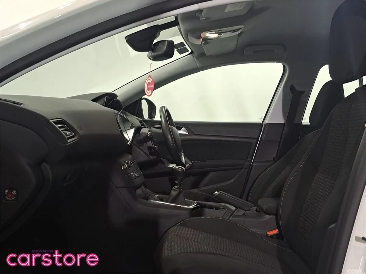 Peugeot 308 Hatchback, Petrol, 2020, White