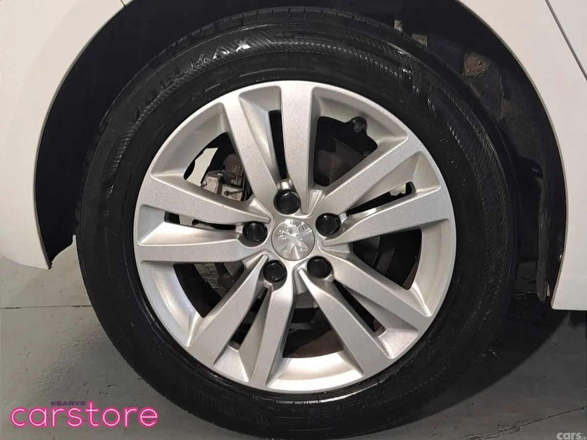 Peugeot 308 Hatchback, Petrol, 2020, White