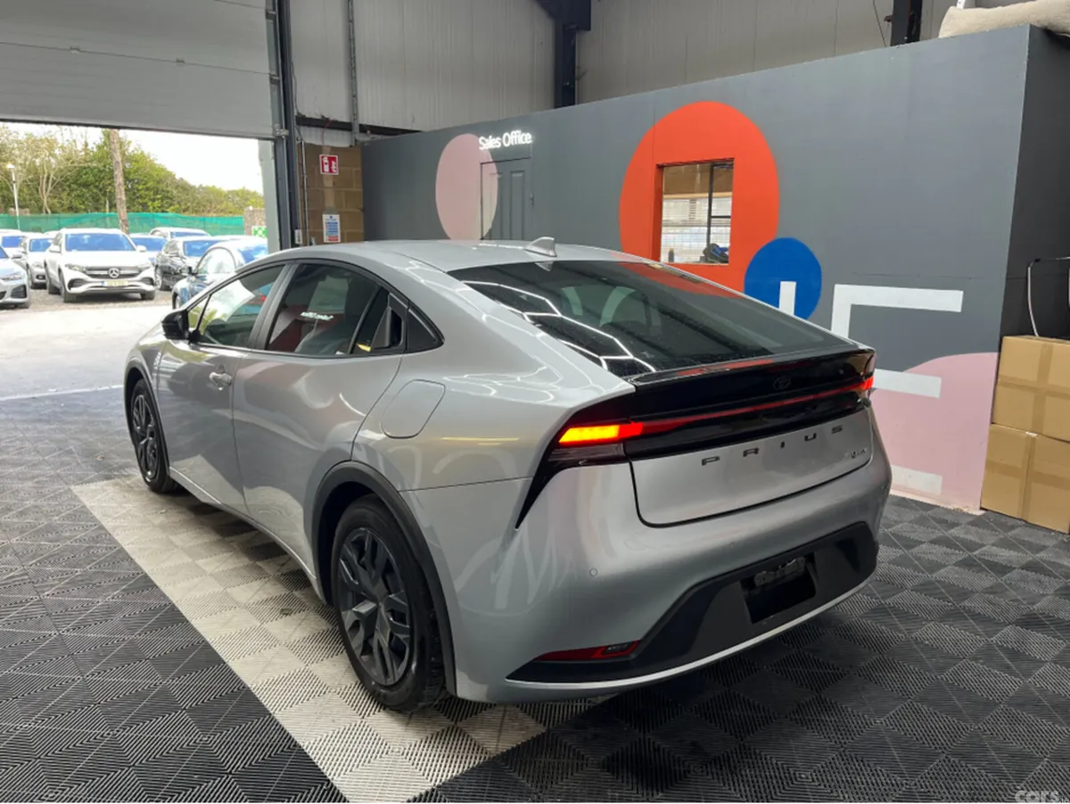 Toyota Prius Saloon, Petrol Hybrid, 2025, Silver
