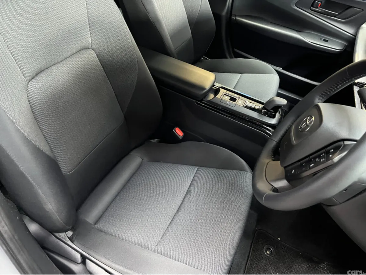 Toyota Prius Saloon, Petrol Hybrid, 2025, Silver
