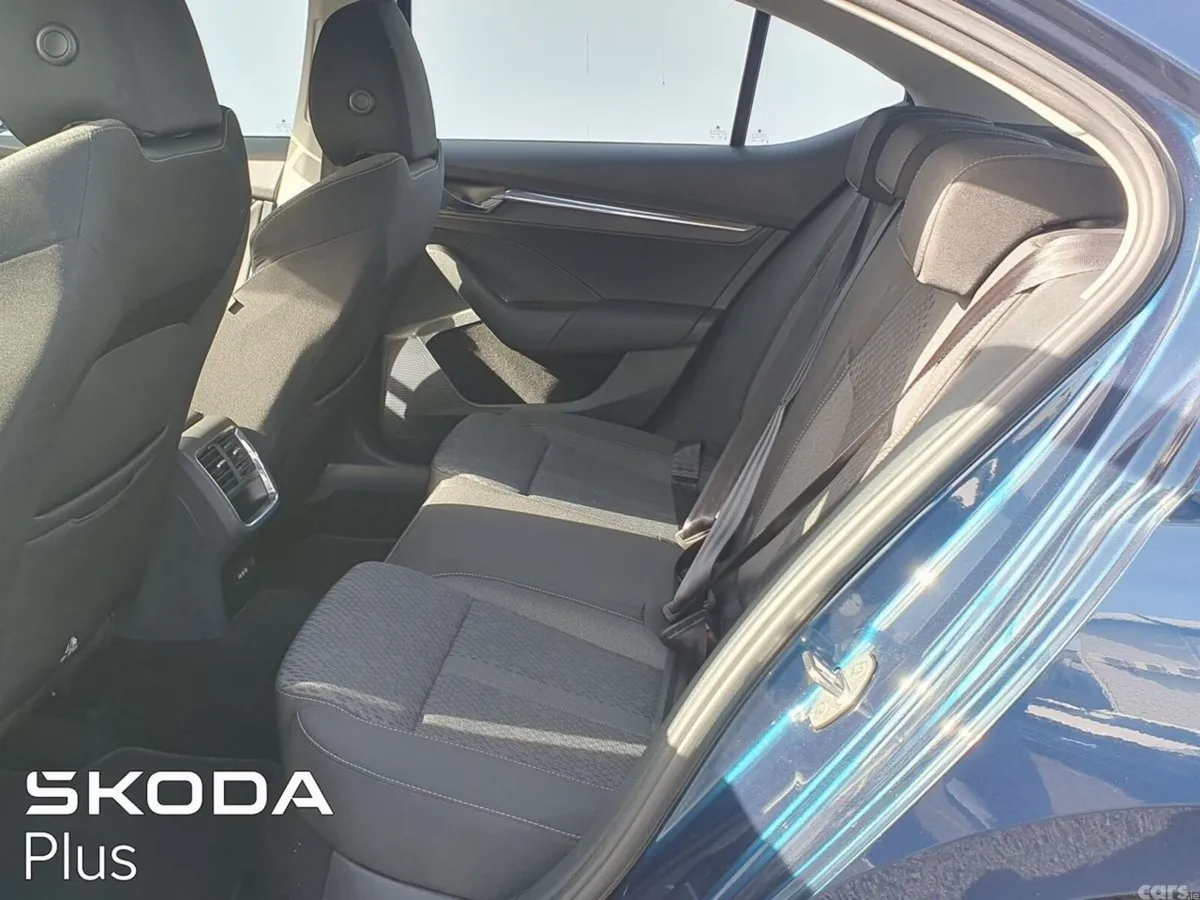 Skoda Octavia Saloon, Diesel, 2024, Blue