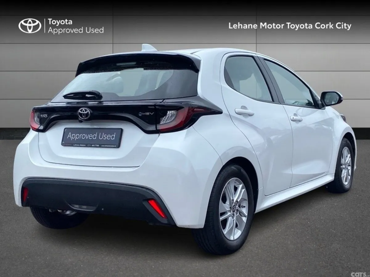 Toyota Yaris Hatchback, Petrol Hybrid, 2024, White