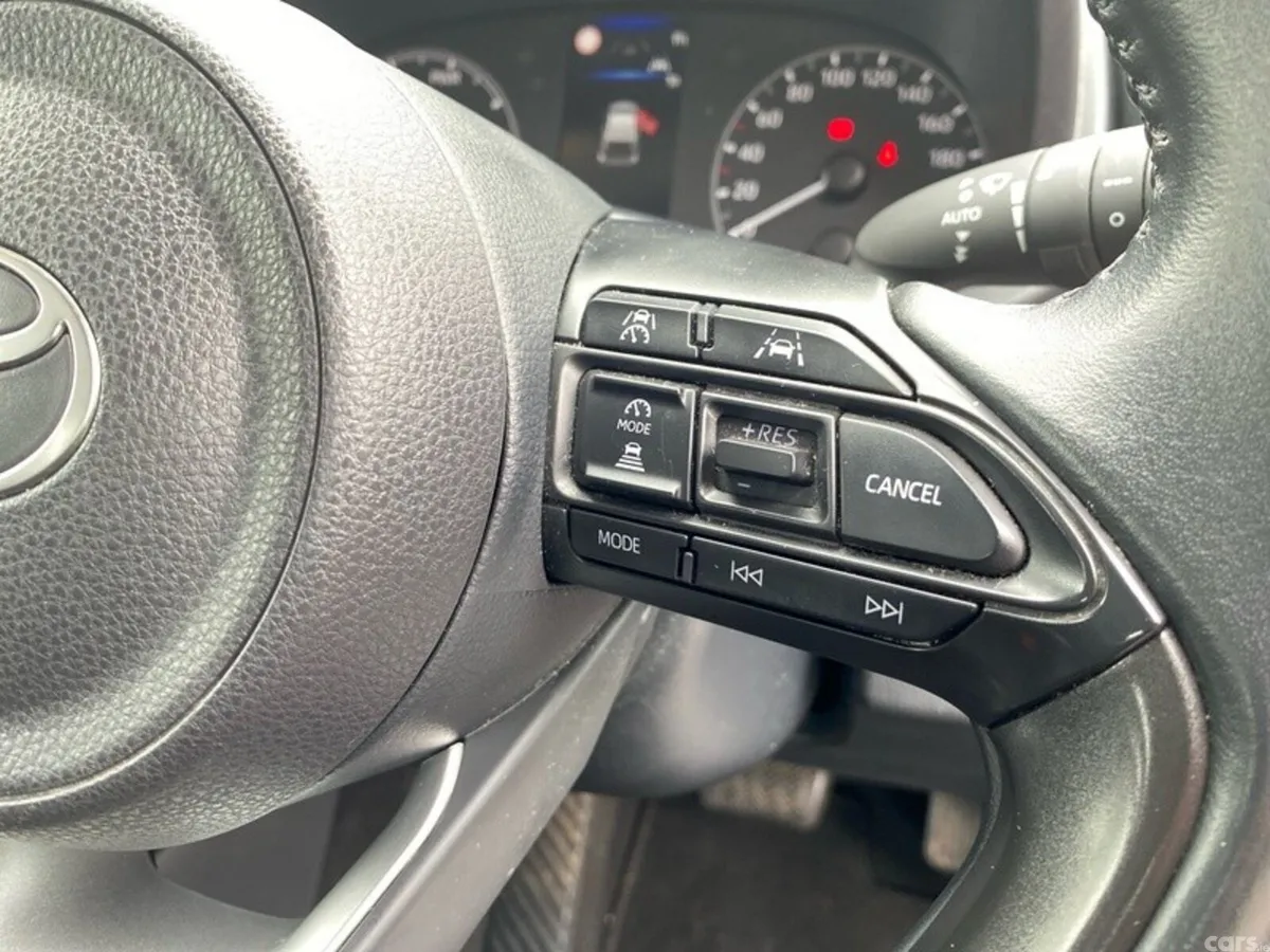 Toyota Yaris Hatchback, Petrol Hybrid, 2024, White