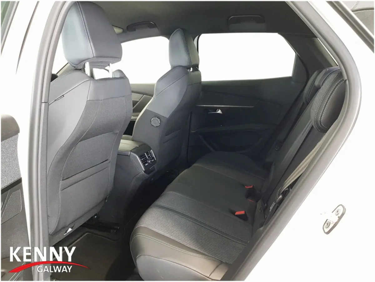 Peugeot 3008 MPV, Diesel, 2023, White