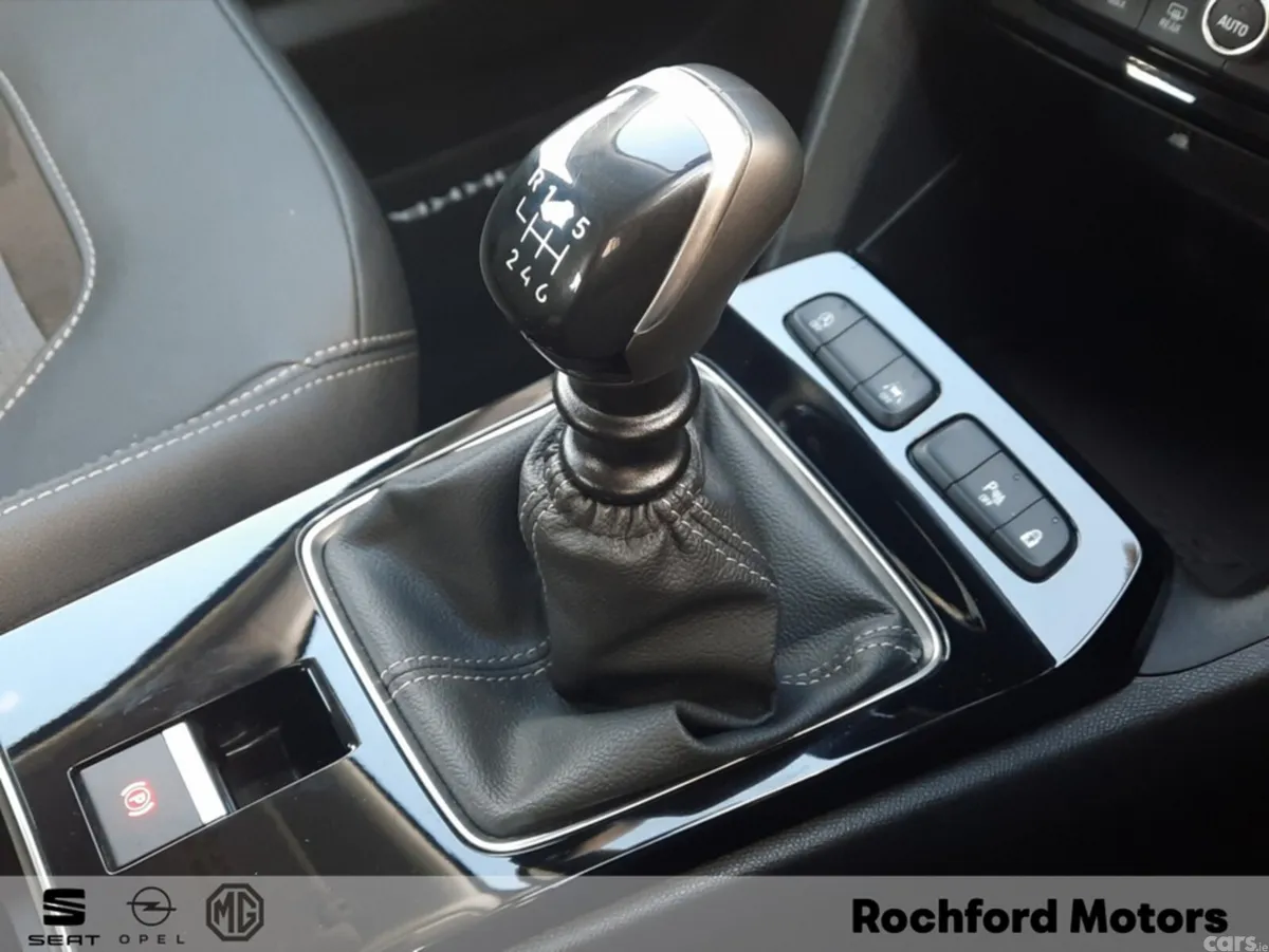 Opel Mokka MPV, Petrol, 2023, Red