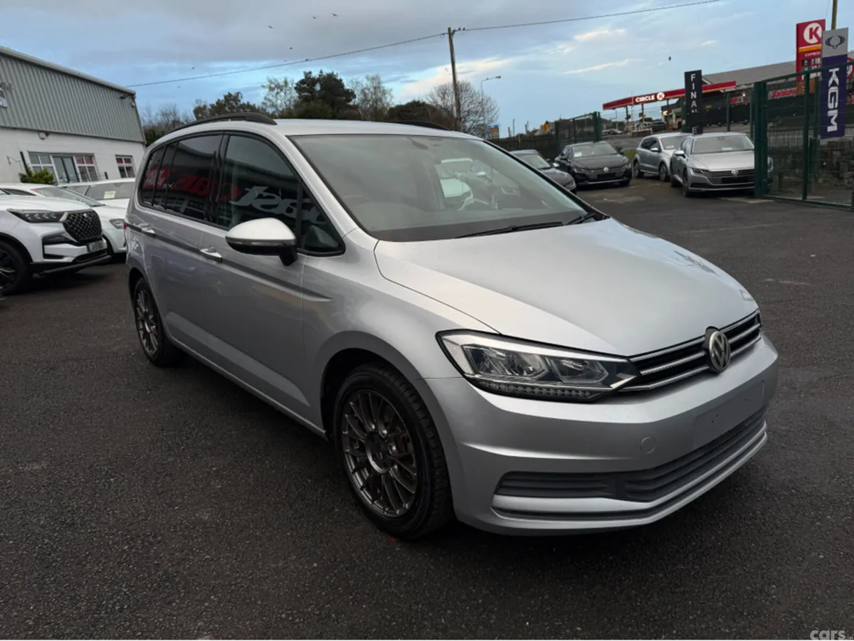 Volkswagen Touran MPV, Petrol, 2016, Silver