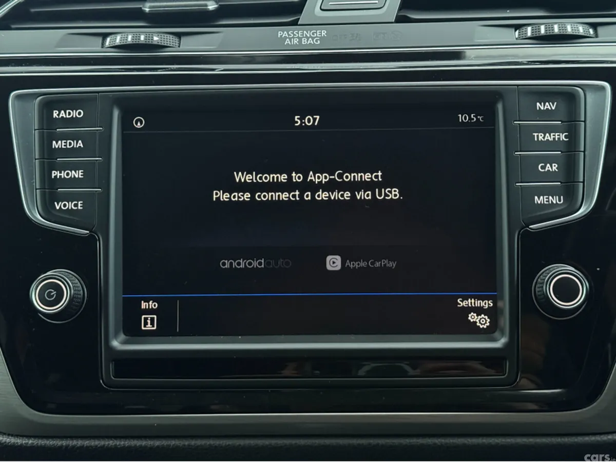 Volkswagen Touran MPV, Petrol, 2016, Silver
