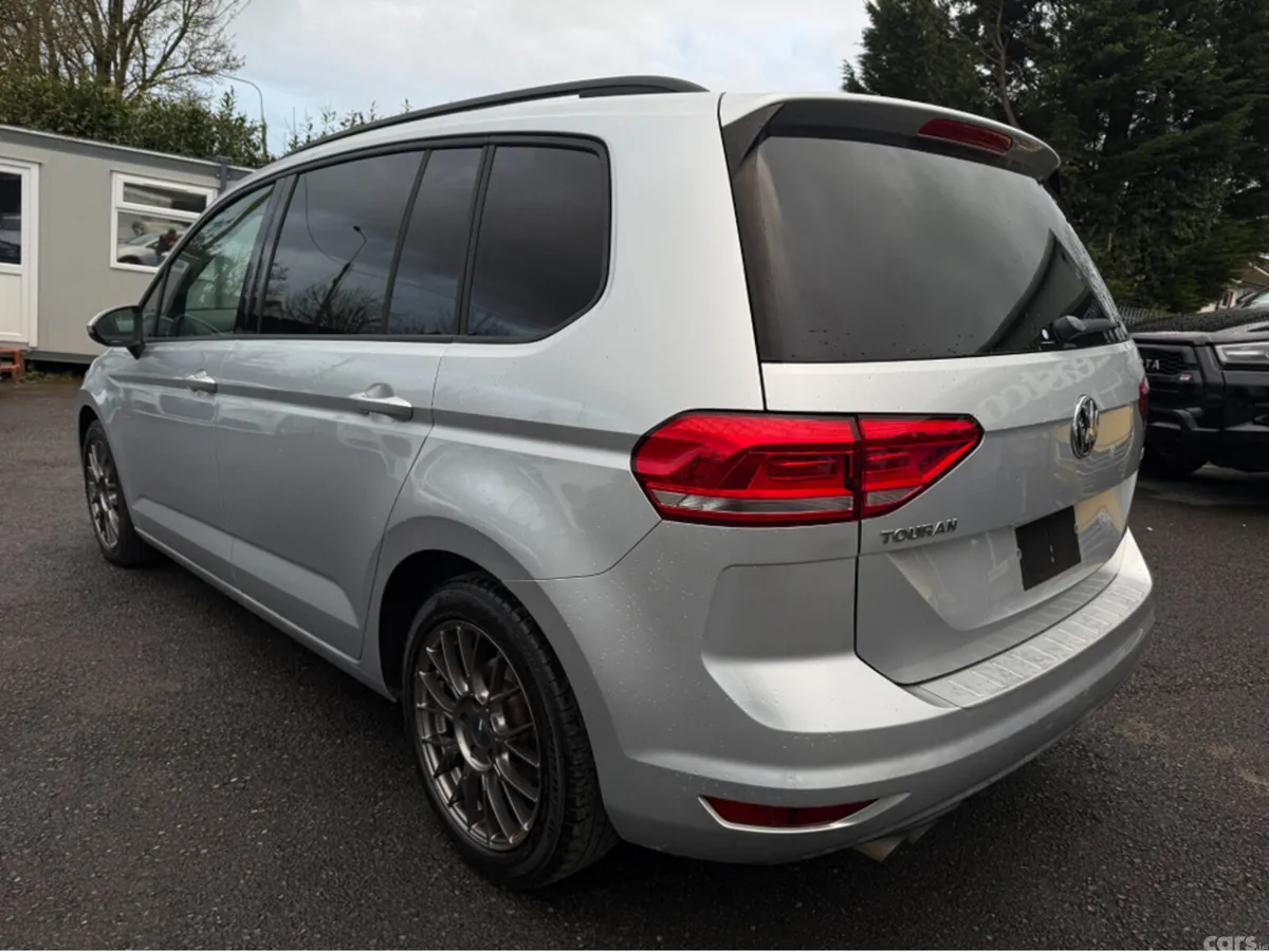Volkswagen Touran MPV, Petrol, 2016, Silver