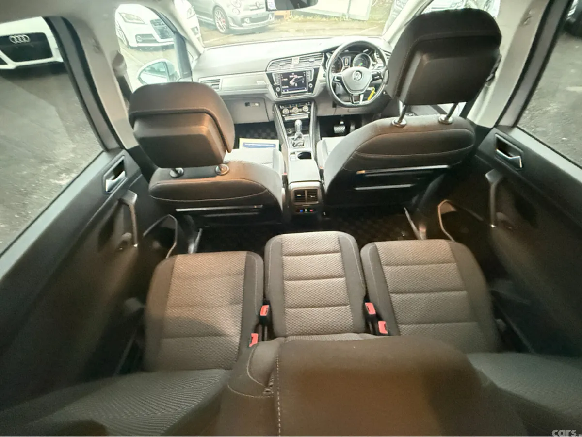 Volkswagen Touran MPV, Petrol, 2016, Silver