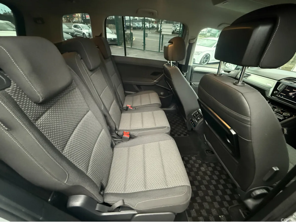 Volkswagen Touran MPV, Petrol, 2016, Silver