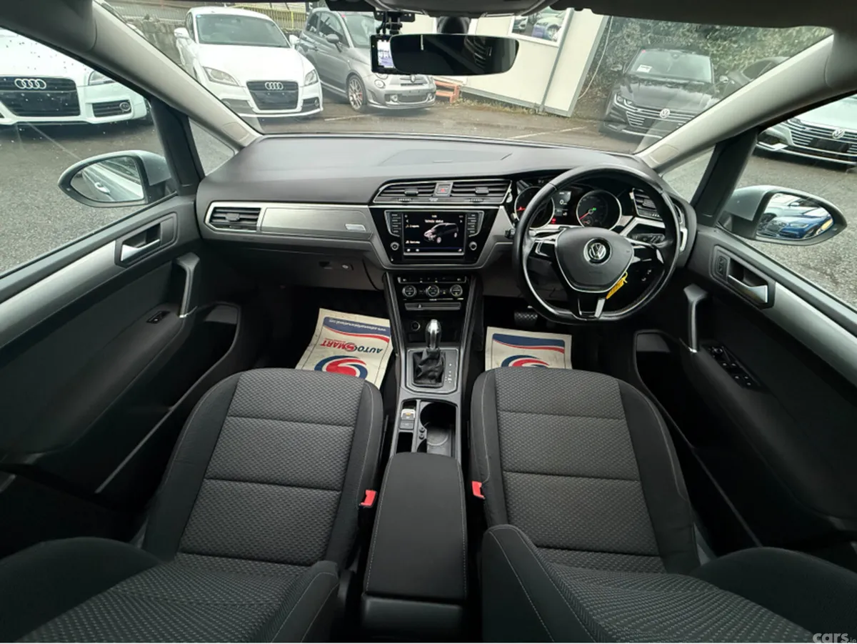 Volkswagen Touran MPV, Petrol, 2016, Silver