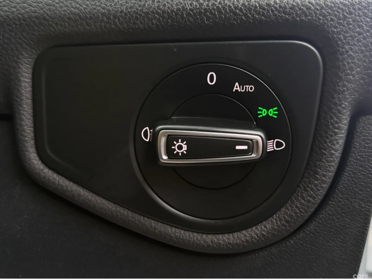 Volkswagen Touran MPV, Petrol, 2016, Silver