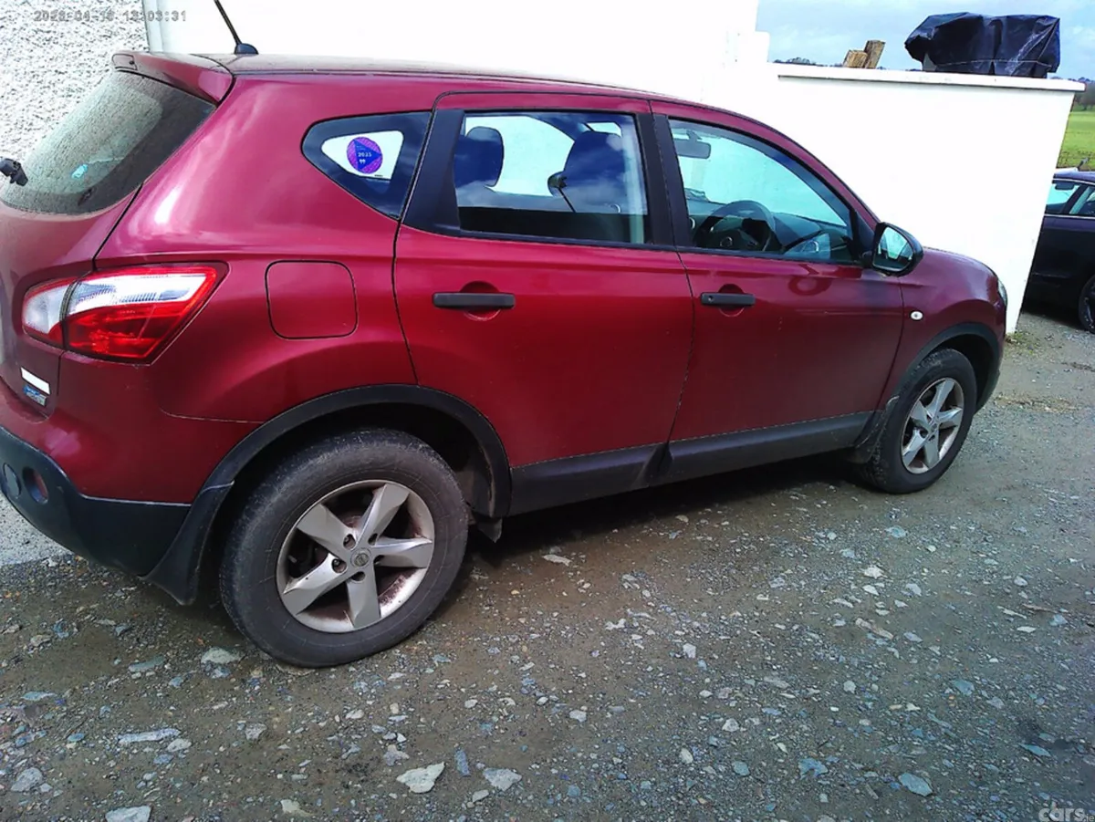 Nissan Qashqai Hatchback, Diesel, 2011, Red