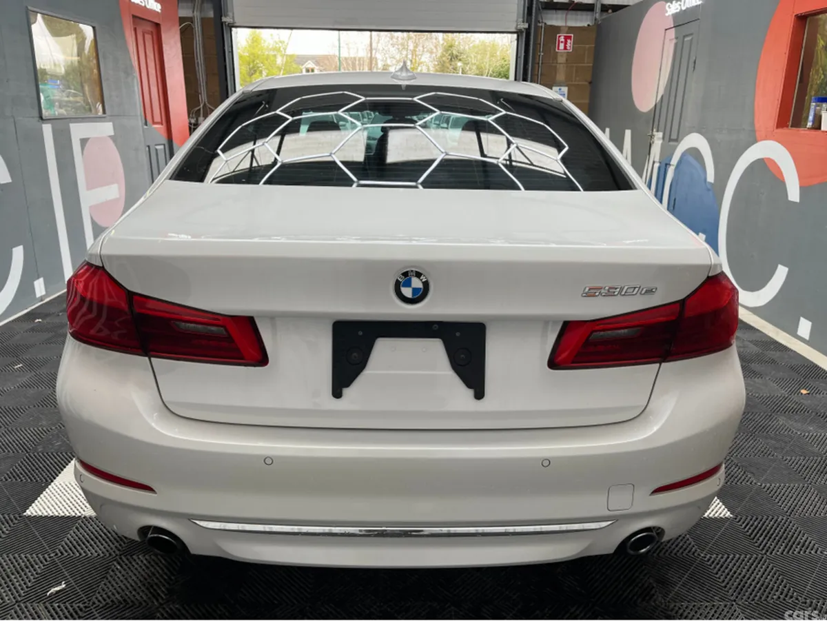 BMW 5-Series Saloon, Petrol Plug-in Hybrid, 2017, White