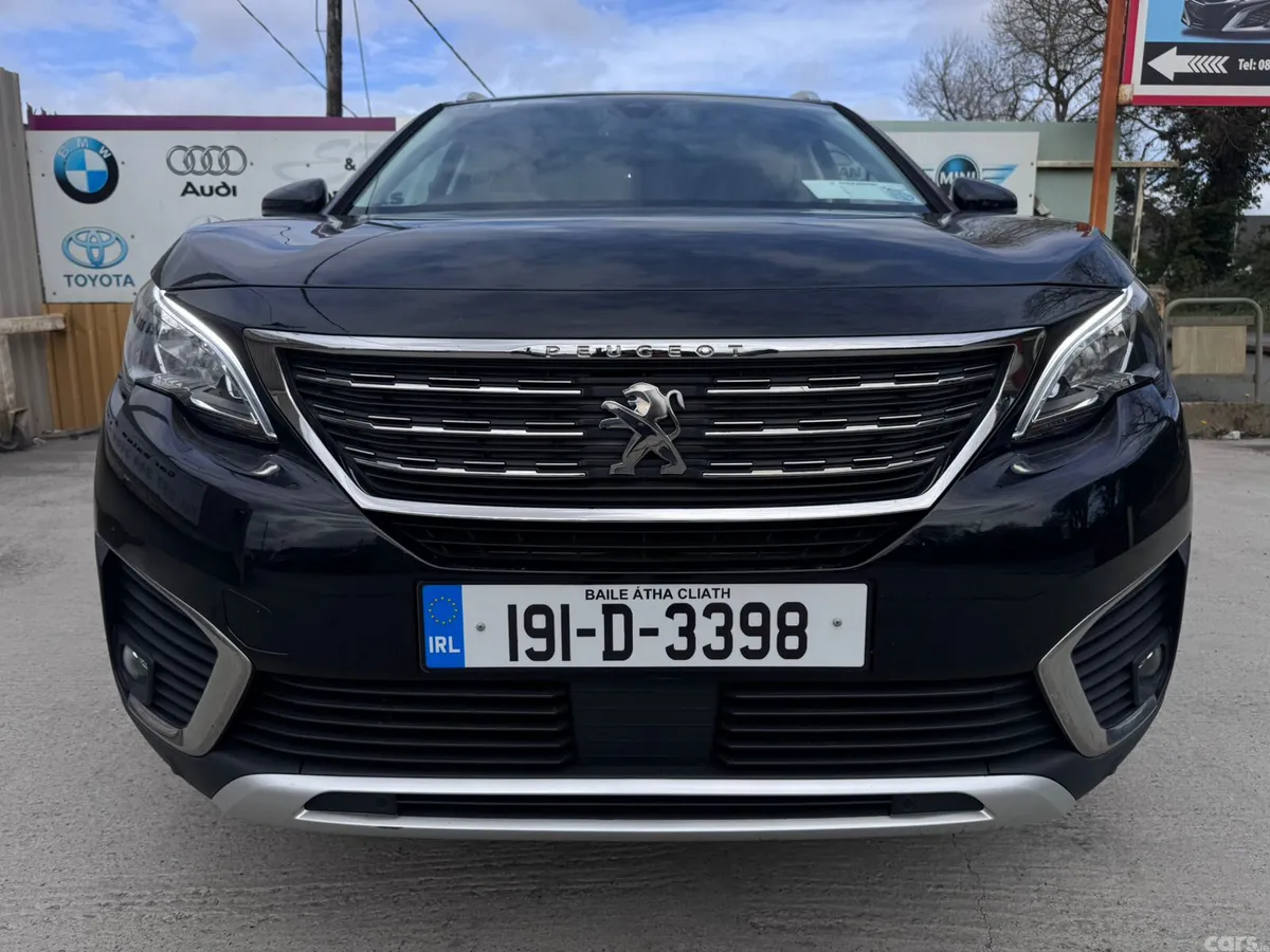 Peugeot 5008 MPV, Petrol, 2019, Black