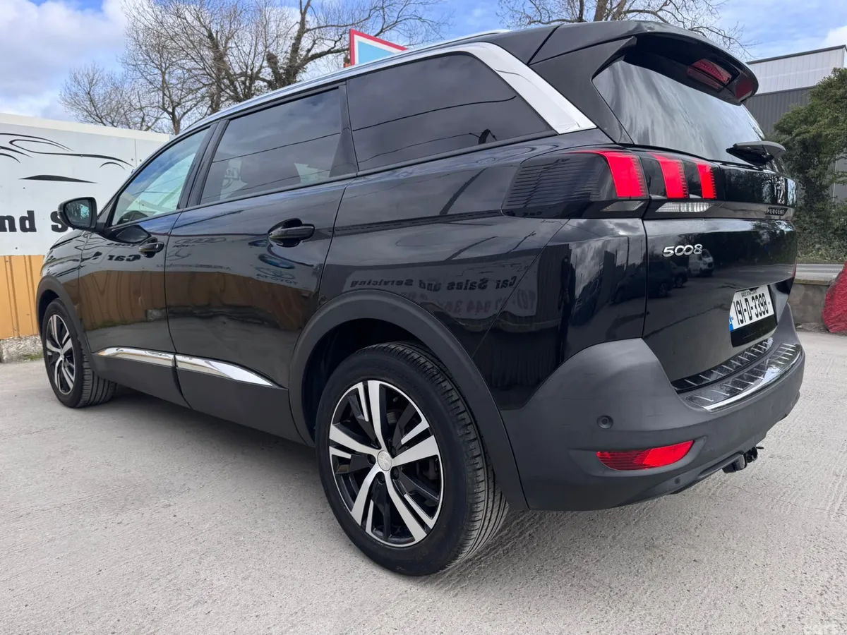 Peugeot 5008 MPV, Petrol, 2019, Black
