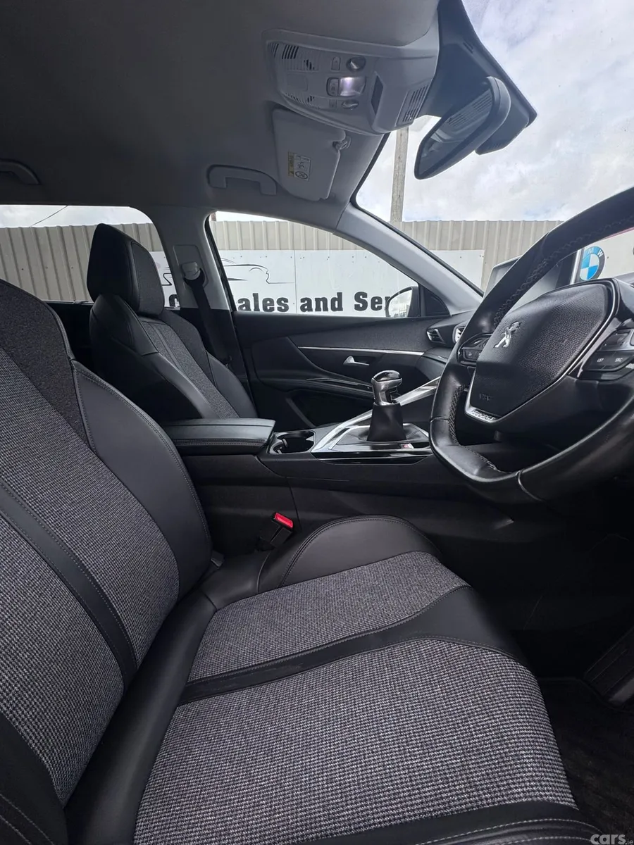 Peugeot 5008 MPV, Petrol, 2019, Black