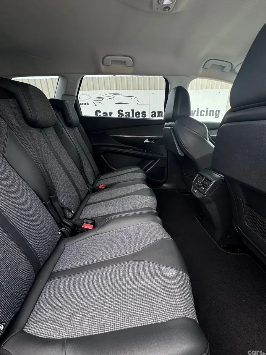 Peugeot 5008 MPV, Petrol, 2019, Black