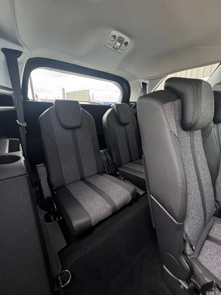 Peugeot 5008 MPV, Petrol, 2019, Black