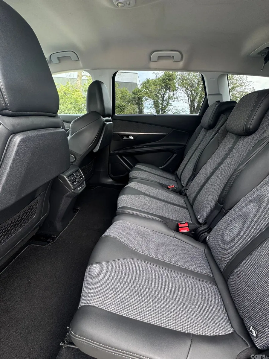 Peugeot 5008 MPV, Petrol, 2019, Black