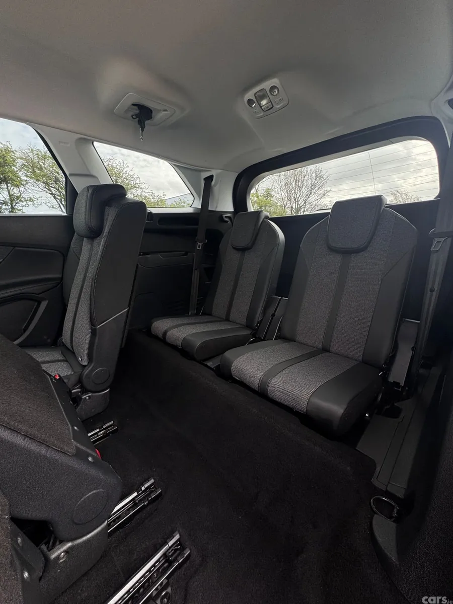 Peugeot 5008 MPV, Petrol, 2019, Black
