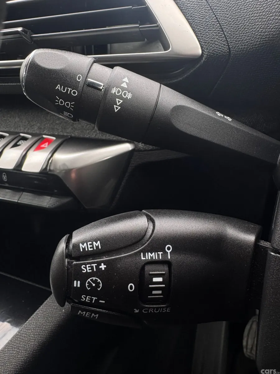 Peugeot 5008 MPV, Petrol, 2019, Black