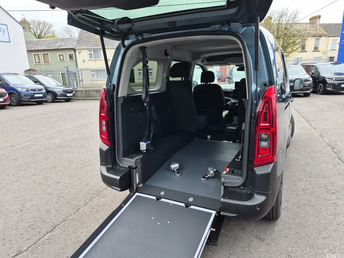 Citroen Berlingo MPV, Diesel, 2026, Blue