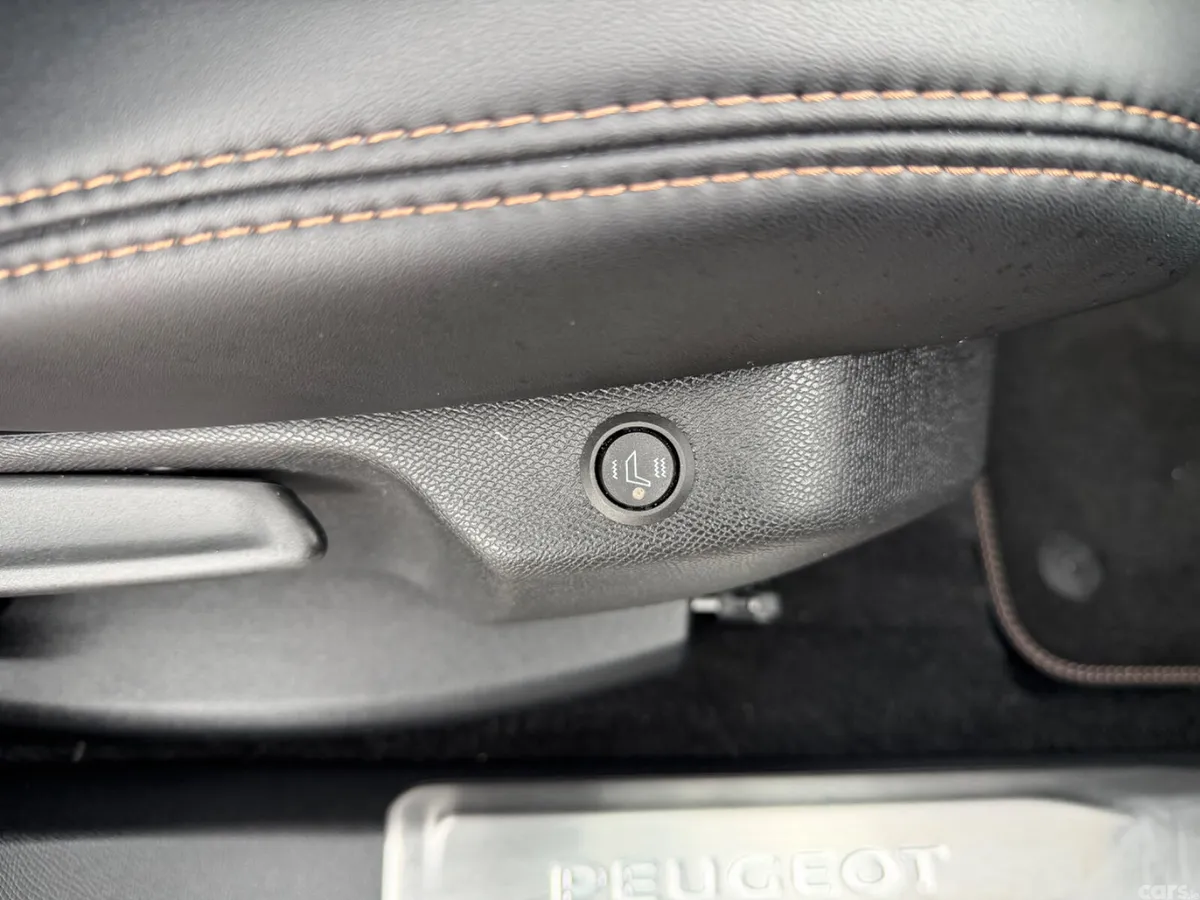 Peugeot 5008 MPV, Diesel, 2025, Blue
