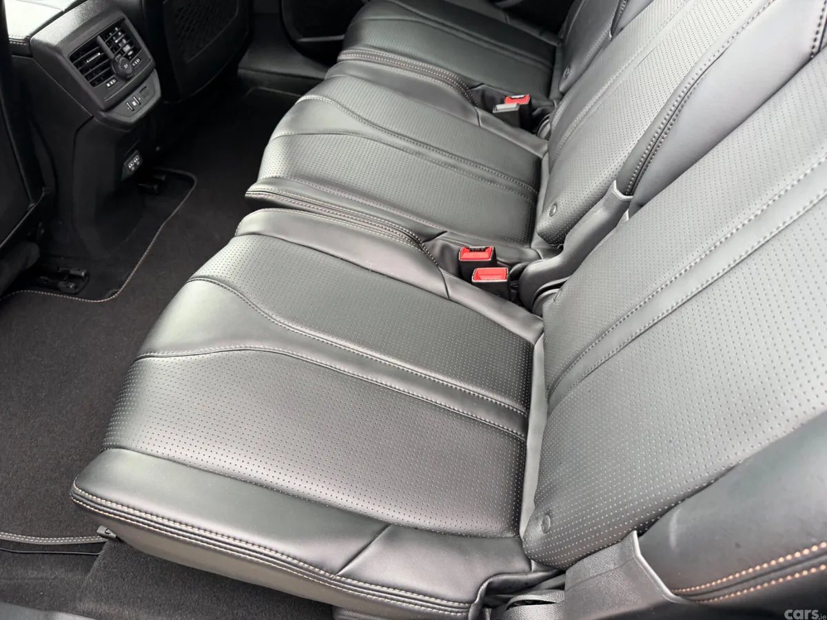 Peugeot 5008 MPV, Diesel, 2025, Blue