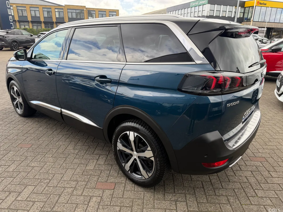 Peugeot 5008 MPV, Diesel, 2025, Blue